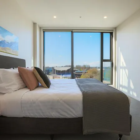 Luxury 2 Bedroom Cbd Apartment With Free Parking